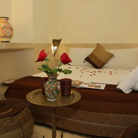 Riad White Flowers